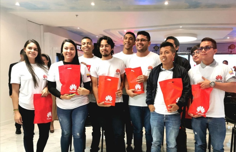 estudiantes de Cloud Computing en Colombia